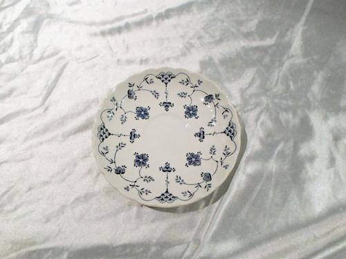 Myott Finlandia porcelain  saucer - quite nice - Bid now !!